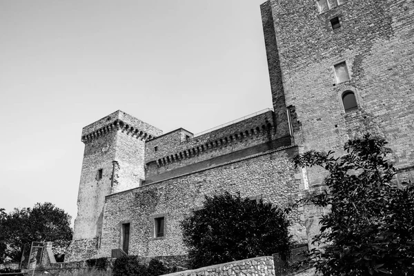 2019年6月30日 意大利 翁布里亚 纳尔尼 古老村庄纳尔尼的中世纪城堡 城堡的石墙和塔楼 — 图库照片