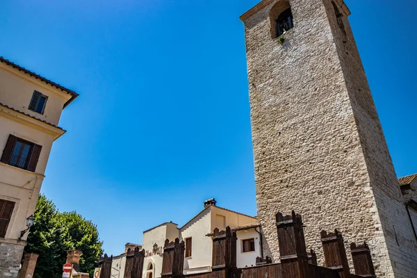 Uma Torre Medieval Antiga Aldeia Narni Com Antigos Edifícios Pedra — Fotografia de Stock
