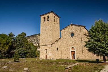 San Vincenzo al Volturno, San Vincenzo ve Rocchetta a Volturno bölgelerinde bulunan tarihi bir Benedikt manastırı. Yeni manastırın kilisesi..