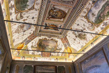 3 Haziran 2016 - Caprarola, Viterbo, Lazio, İtalya - Villa Farnese, bir Rönesans ve Mannerist yapı. Binanın içinde boyanmış güzel fresklerden biri. Sanat eserleri.