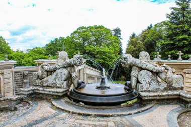 3 Haziran 2016 - Caprarola, Viterbo, Lazio, İtalya - Villa Farnese, Rönesans ve Mannerist yapı. Villa 'nın bahçesinde de heykeller, çeşmeler ve otlar vardır..
