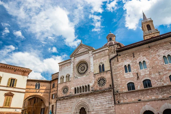 Foligno Meydanındaki San Feliciano Katedrali Yan Cephede Tane Rozet Camlar — Stok fotoğraf