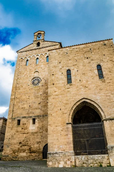 サンタ マリア アンヌンツィアータ大聖堂の側面ファサード バラの窓と 広場Innocentzo Iiiで 中世の石造りの建物 Anagni フロジノーネ イタリア — ストック写真
