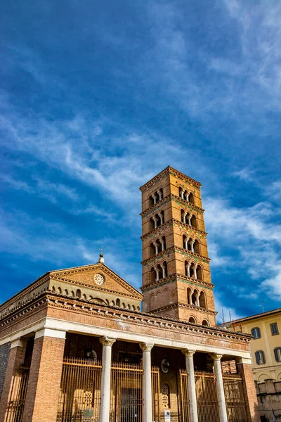 Iglesia Campanario Fuente Litúrgica Paraíso Monasterio Exárquico Santa María Grottaferrata — Foto de Stock