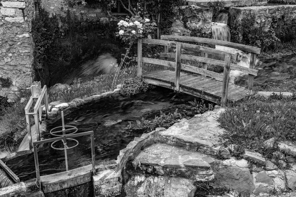 Piccolo Borgo Rasiglia Attraversato Numerosi Torrenti Cascate Alimentato Dal Fiume — Foto Stock