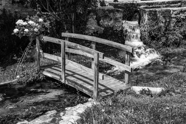 Piccolo Borgo Rasiglia Attraversato Numerosi Torrenti Cascate Alimentato Dal Fiume — Foto Stock