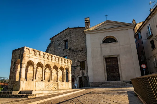 Fontana Fraterna Símbolo Monumental Fonte Cidade Isernia Jatos Água Colunas — Fotografia de Stock