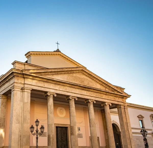 Catedral San Pietro Apostolo Isernia Fachada Com Grande Tímpano Triangular — Fotografia de Stock