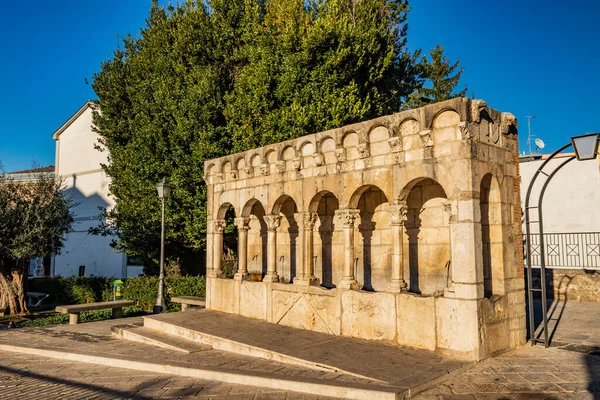 Fontana Fraterna Símbolo Monumental Fuente Ciudad Isernia Cuenta Con Chorros — Foto de Stock