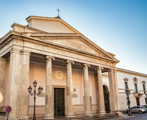 Catedral San Pietro Apostolo Isernia Fachada Con Gran Tímpano Triangular — Foto de Stock