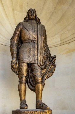 22 Ağustos 2019 - Cavallino, Lecce, Puglia, Salento, İtalya - Lymburgh 'lu Francesco Castromediano' nun bronz heykeli, Cavallino 'nun ilk markizi.
