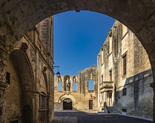 Patio Del Castillo Palacio Ducal Castromediano Lymburgh Cavallino Lecce Puglia — Foto de Stock