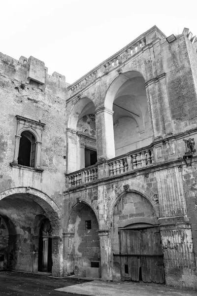 Pátio Castelo Família Castromediano Lymburgh Cavallino Lecce Puglia Salento Itália — Fotografia de Stock