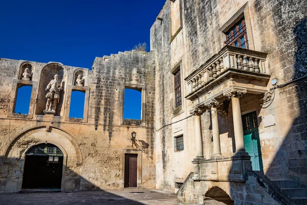 Patio Del Castillo Palacio Ducal Castromediano Lymburgh Cavallino Lecce Puglia — Foto de Stock