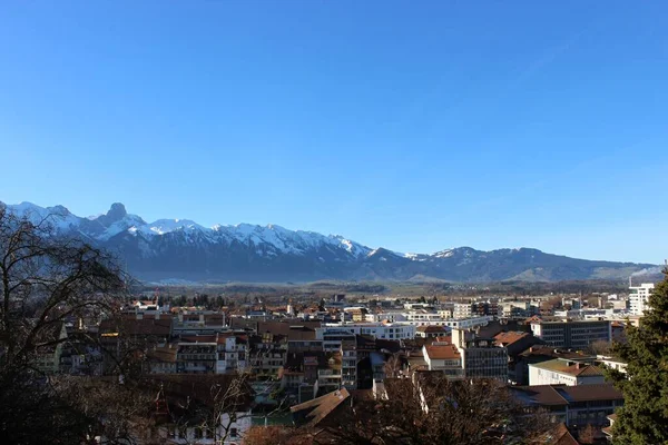 Widok Zaśnieżone Góry Zimie Thun Thun Jest Miastem Kantonie Berno — Zdjęcie stockowe