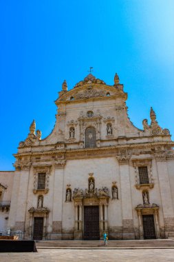 Salento, Puglia, İtalya 'daki güzel Galatina şehrindeki Aziz Peter ve Paul Kilisesi..