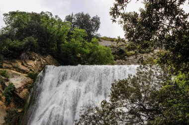 İtalya 'nın Tivoli kentindeki Villa Gregoriana Roma döneminden kalma doğal ve arkeoloji parkı. Aniene nehri vadisinde. Papa 16. Gregorio 'nun projesinden doğdu..