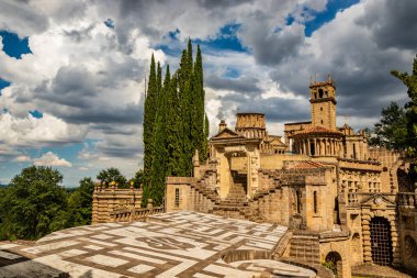 4 Temmuz 2020 - La Scarzuola, Montegabbione, Umbria, İtalya - San Francesco tarafından kurulan manastır ve Mimar Tomaso Buzzi tarafından inşa edilen ideal şehir. Tiyatro ve akropolis.