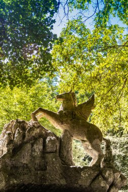 28 Haziran 2020 - Sacro Bosco (Sacred Grove) veya Bomarzo Canavarları Parkı - Mannerist anıtsal bahçe. Pegasus Heykeli, kanatlı at..