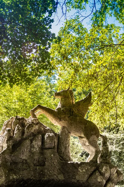 28 Haziran 2020 - Sacro Bosco (Sacred Grove) veya Bomarzo Canavarları Parkı - Mannerist anıtsal bahçe. Pegasus Heykeli, kanatlı at..