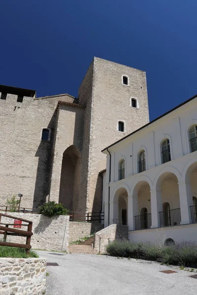 ロッカ アルボルノザナ Rocca Albornoziana イタリアのウンブリア州ペルージャにあるスポレート市を見下ろす要塞 城である — ストック写真