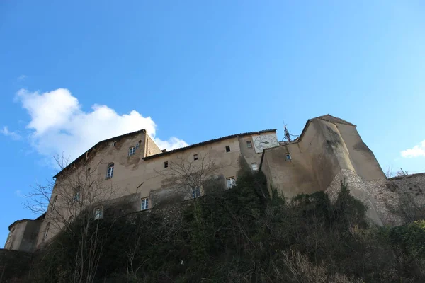 Вигляд Давньосередньовічного Села Субіако Розташоване Вершині Пагорба Стоїть Замок — стокове фото