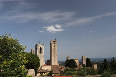 San Gimignano, Siena, Toskana 'da küçük bir ortaçağ kasabasıdır. Ortaçağ mimarisi ile ünlüdür. Kule evlerinin korunmasıyla ünlüdür. UNESCO Dünya Mirası Alanı.