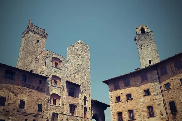 ジミニャーノ San Gimignano トスカーナ州シエナにある小さな城壁中世の丘の町 中世の建築物で有名ですが 塔の家の保存にはユニークです ユネスコ世界遺産 — ストック写真