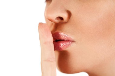 Kadın parmak dudaklar, yakın yakın çekim dudaklar ve parmak.