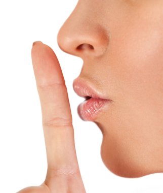 parmak onun dudakları, jest, gizli ve sessizlik, şehvetli kadın dudaklar üzerinde tutan kadın yüz yakın çekim