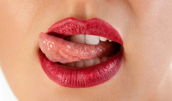 Sexy Rood Likken Van Lippen Mooie Lip Lippenstift Lipgloss Gepassioneerd — Stockfoto