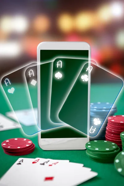 Четыре Туза Экране Смартфона Интернет Азартные Игры Выигрышная Рука — стоковое фото