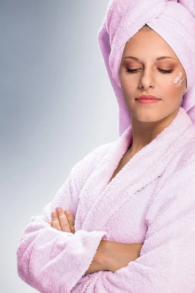 Young Woman Bathrobe Skin Cream Face — Stock Photo, Image