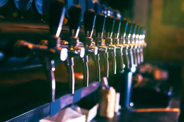 Pivo Klepněte Pole Pivní Bar — Stock fotografie