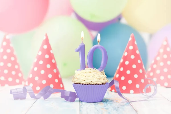 Muffin Con Vela Para Décimo Cumpleaños Con Cinta Azul Sombreros — Foto de Stock