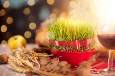 Noel buğday, Yule log ve şarap ile geleneksel Noel dekorasyon