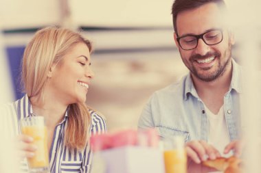 Aşk çift var romantik Kahvaltı, kahvaltı sırasında güzel an