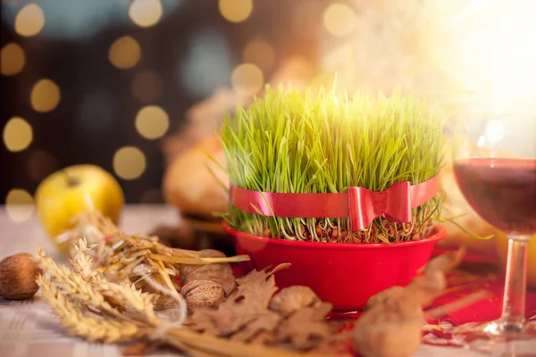 Noel buğday, Yule log ve şarap ile geleneksel Noel dekorasyon