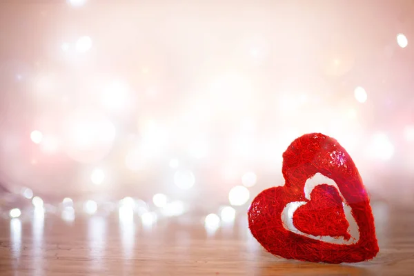 Rött Hjärta Till Alla Hjärtans Dag Med Romantiska Bokeh Lampor — Stockfoto