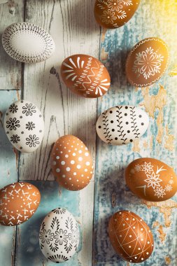 el boyalı Paskalya yumurtaları, ev yapımı manevi tatil hazırlanan 