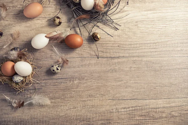 Υπόβαθρο των αυγών στην ρουστίκ ξύλινα — Φωτογραφία Αρχείου
