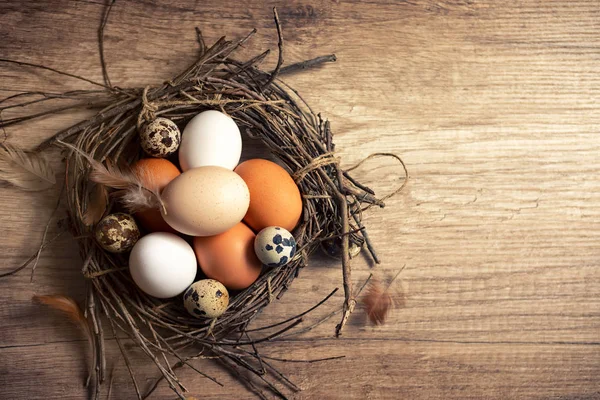 Ρουστίκ φωλιά με αυγά — Φωτογραφία Αρχείου