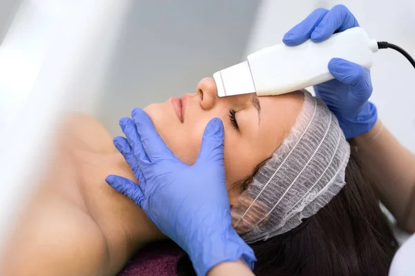 Tratamiento facial profesional —  Fotos de Stock