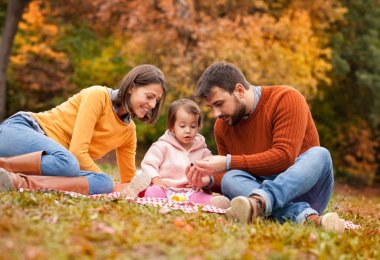Aile yaşam birlikte dışarıda tadını çıkarın