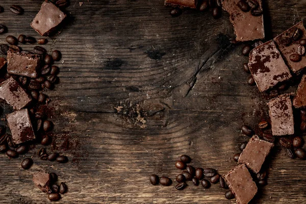 Törött Csokoládé Darabok Kávébab Reszelt Csokoládé Stone Háttér Fénymásolási Hely — Stock Fotó