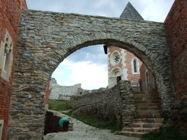 Medvednica - Medvedgrad eteklerinde eski bir ortaçağ kalesi