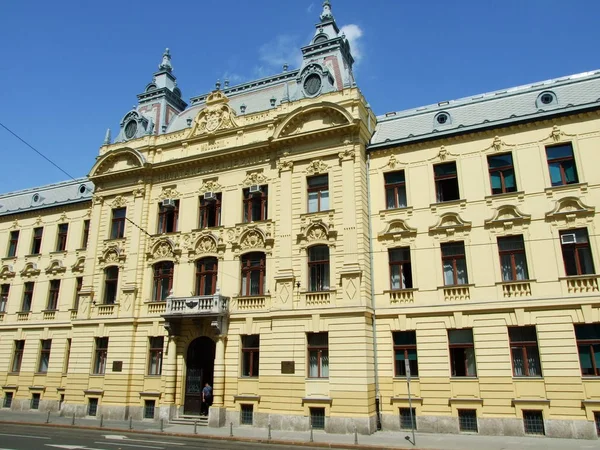 Zagreb merkezi neoklasik Sarayı