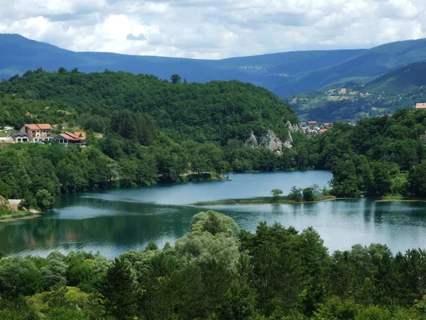 ボスニア ヘルツェゴビナの中心部には大きな湖 — ストック写真
