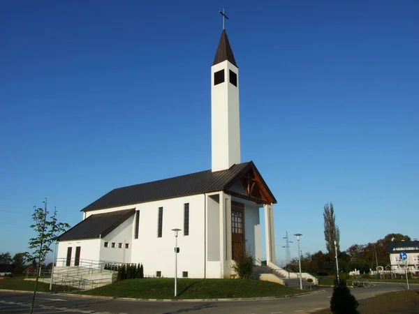 Exterior Uma Igreja Moderna Gornja Gracenica — Fotografia de Stock