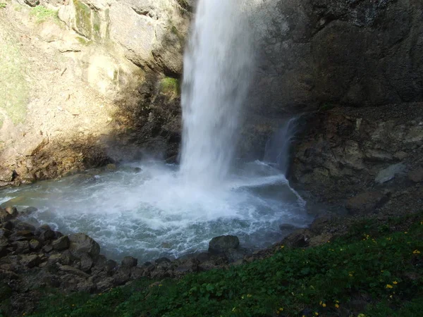 カントンザンクトガレン日陰の Leuenfall — ストック写真